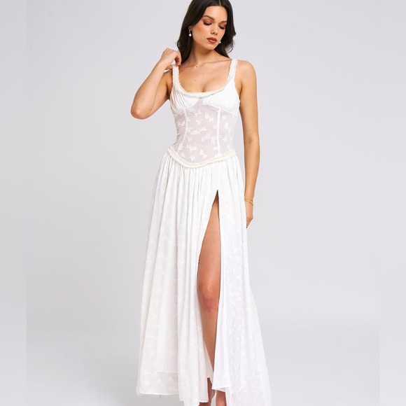 Miss Circle White Maxi Dress - Picture 3 of 7
